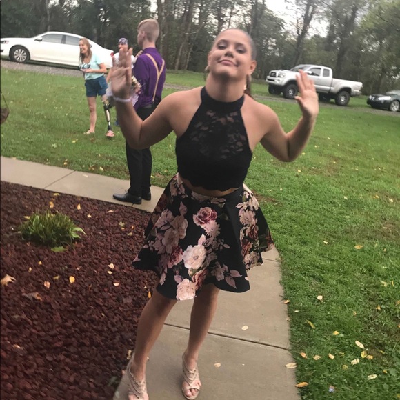 Homecoming dress - Picture 3 of 3